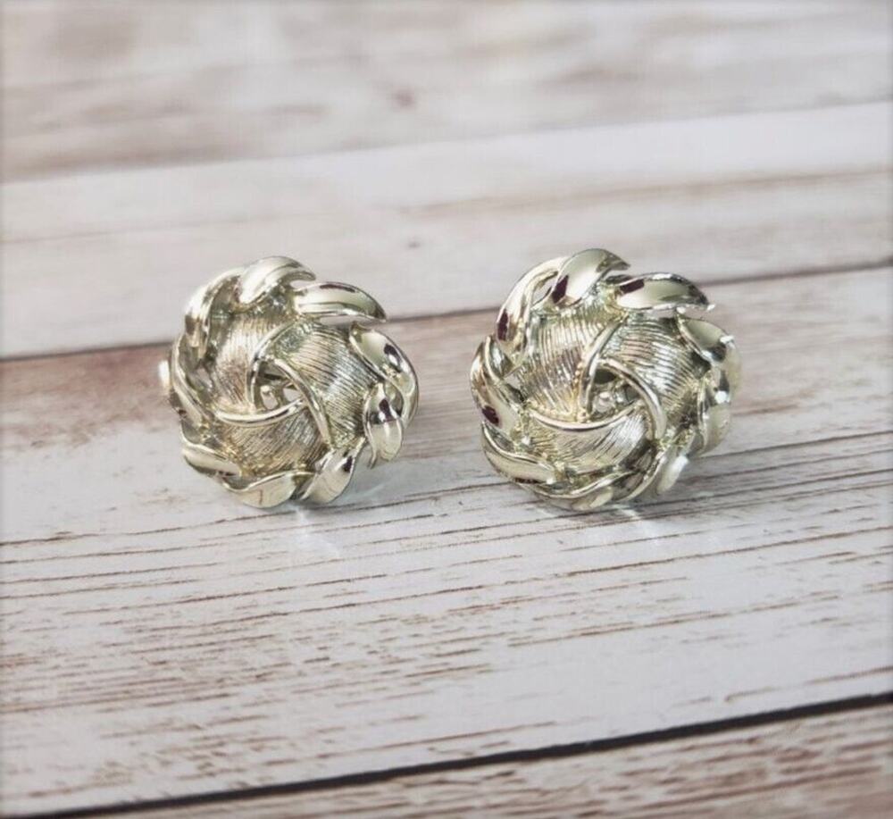 Vintage Lisner Screw On Earrings - Fancy Circular Light Gold Tone